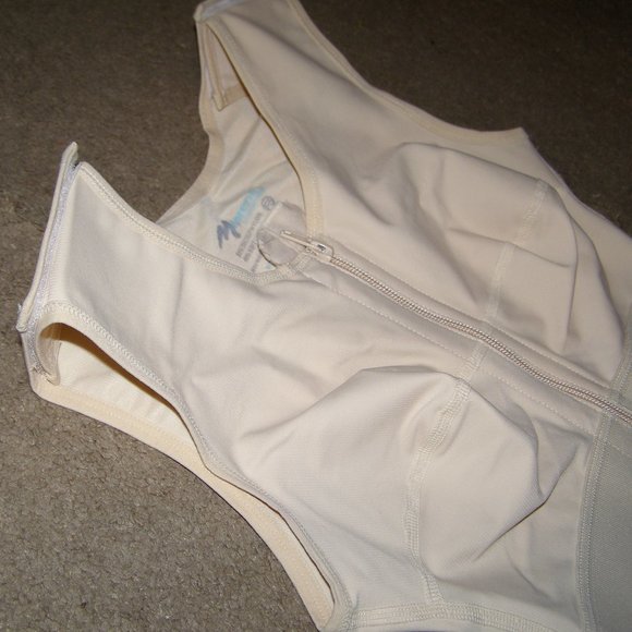 NEW size L 8-10 Beige Marena Recovery Sleeveless Vest w/Zipper front - Picture 3 of 13